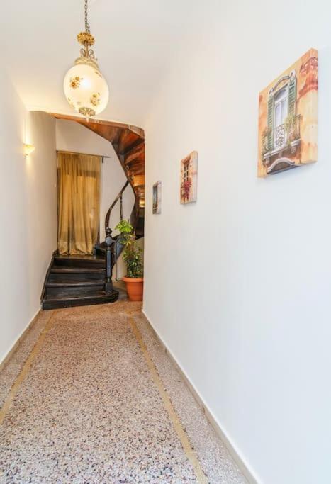 Neoclassical Loft In Monastiraki - Acropolis And Metro أثينا المظهر الخارجي الصورة